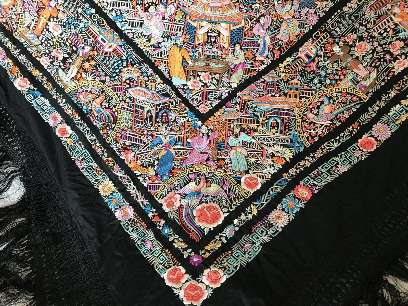 1148 Antique Manila Manton Silk Shawl