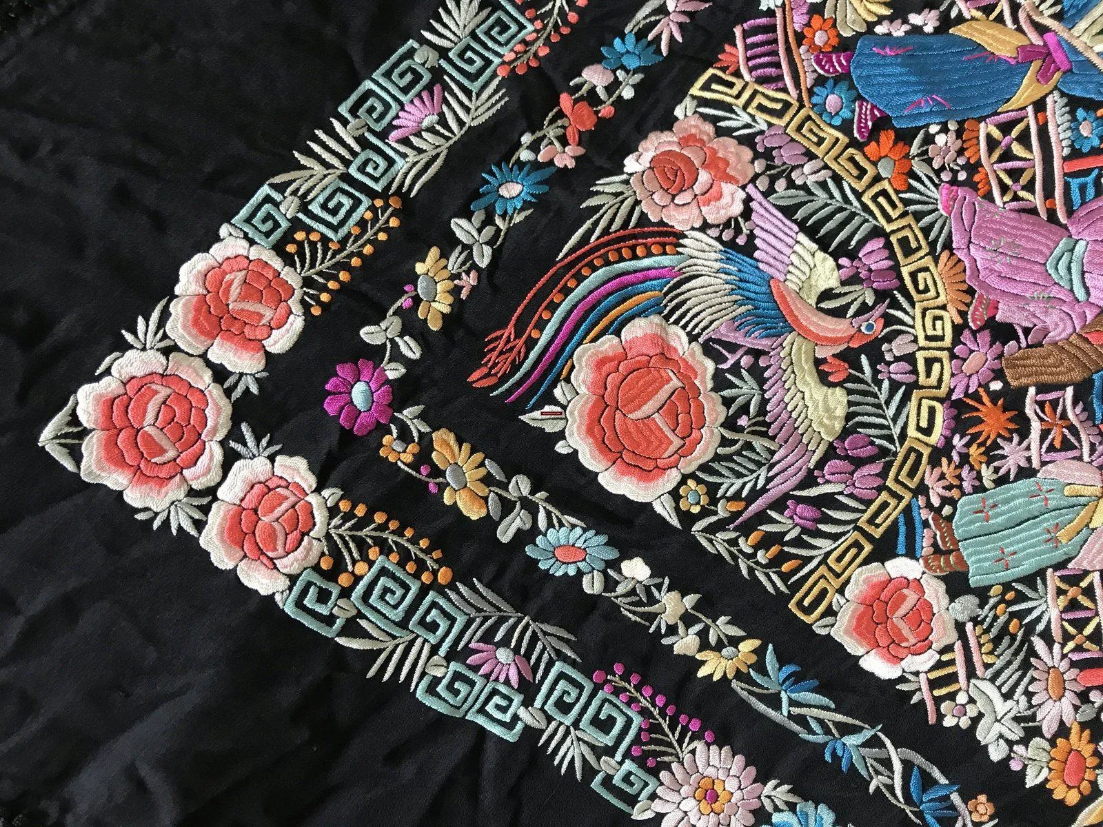 1148 Antique Manila Manton Silk Shawl