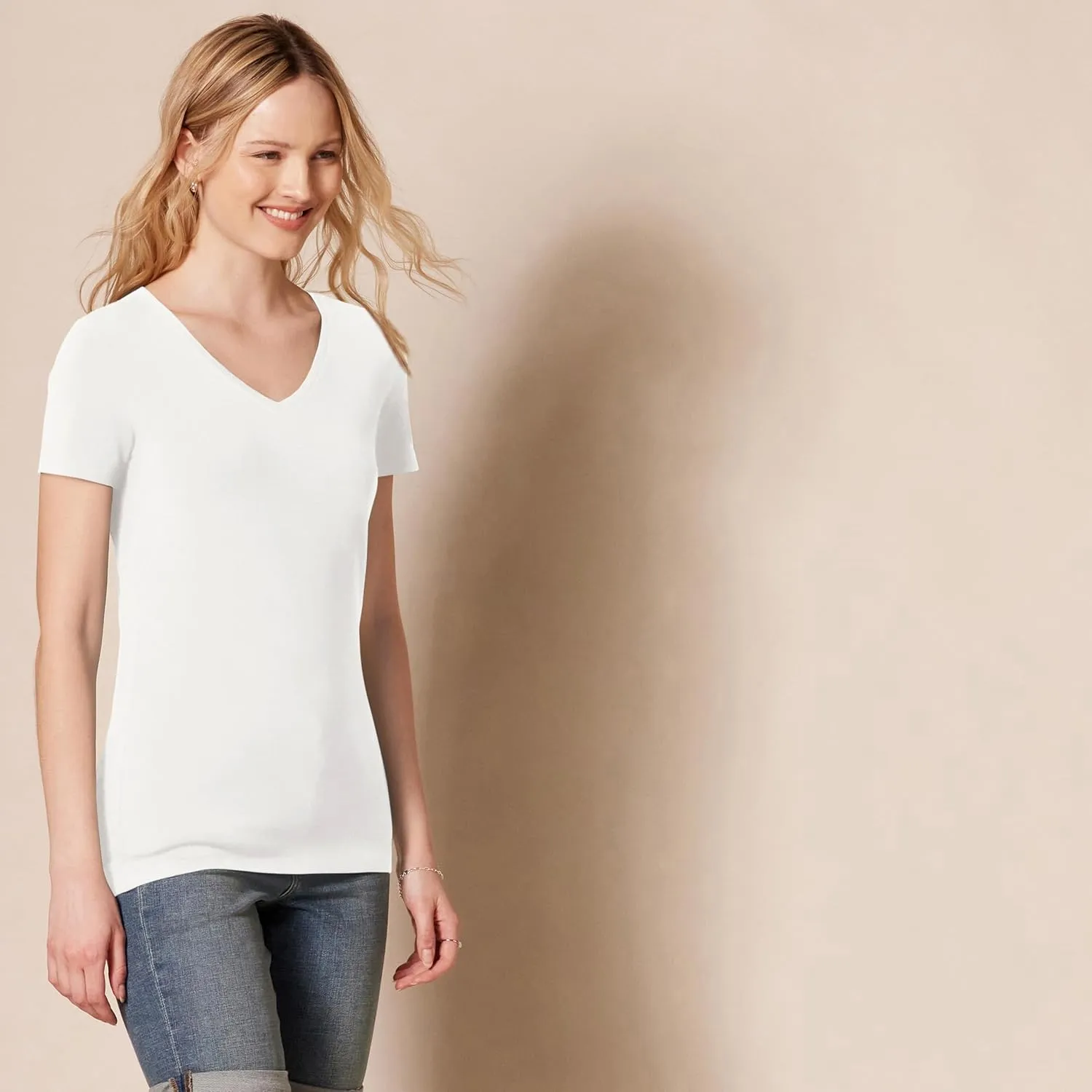 Amazon Essentials Women's Classic-Fit Short-Sleeve V-Neck T-Shirt, Multipacks