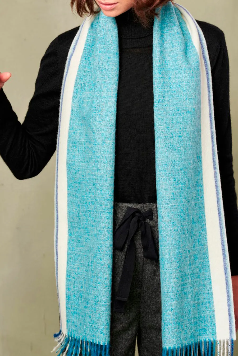Rear - A Scarf Baby Alpaca Color Turquesa