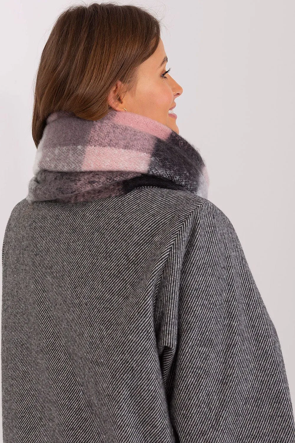 Shawl model 191711 AT